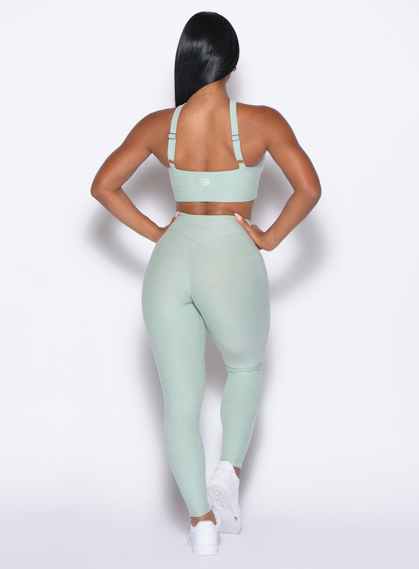 Soft Aloe Bombshell Bunny Leggings featuring a sweetheart glute seam for a sculpted gym look.