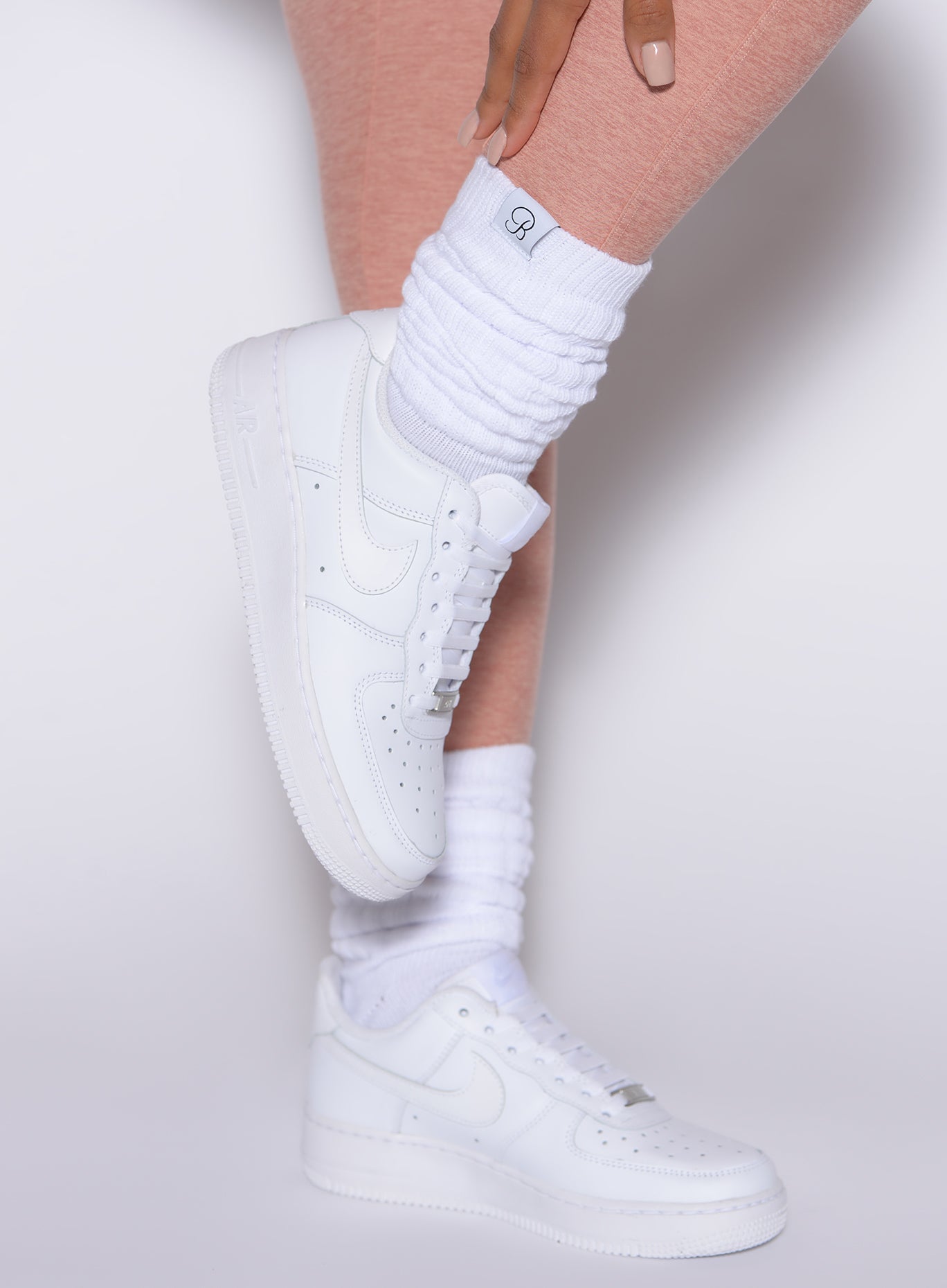 White Slouch Socks with a thick ribbed knit and retro scrunch detail for a cozy gym look.