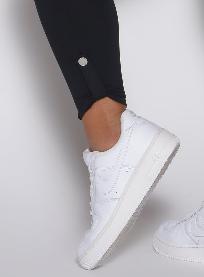 close up detailed view of the ankle snap on the Cargo Edge Leggings in Black color