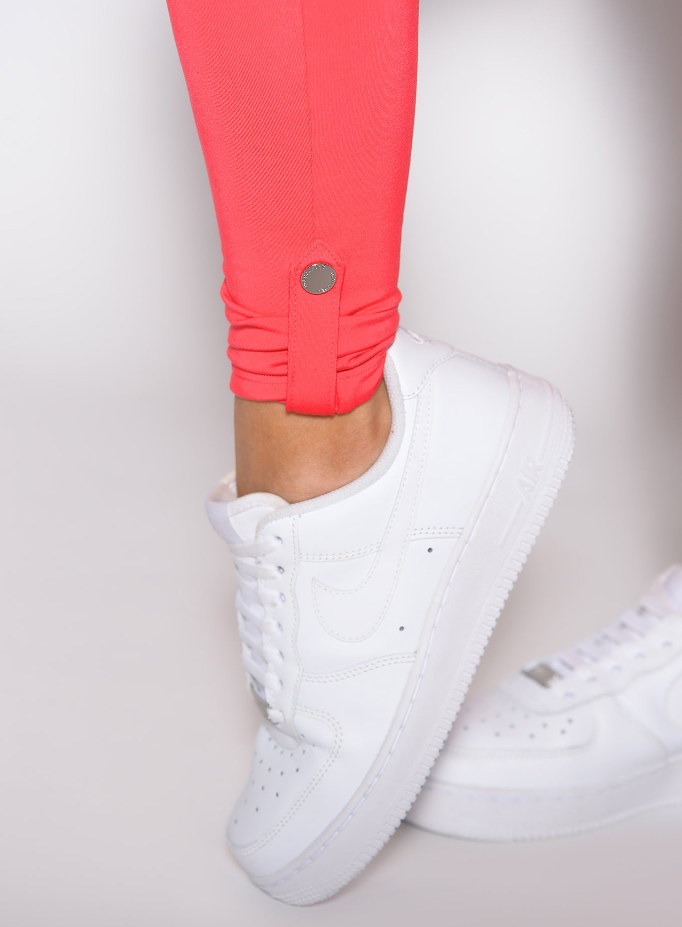 Raspberry Blush Cargo Edge Leggings featuring customizable ankle snaps for a versatile gym look.