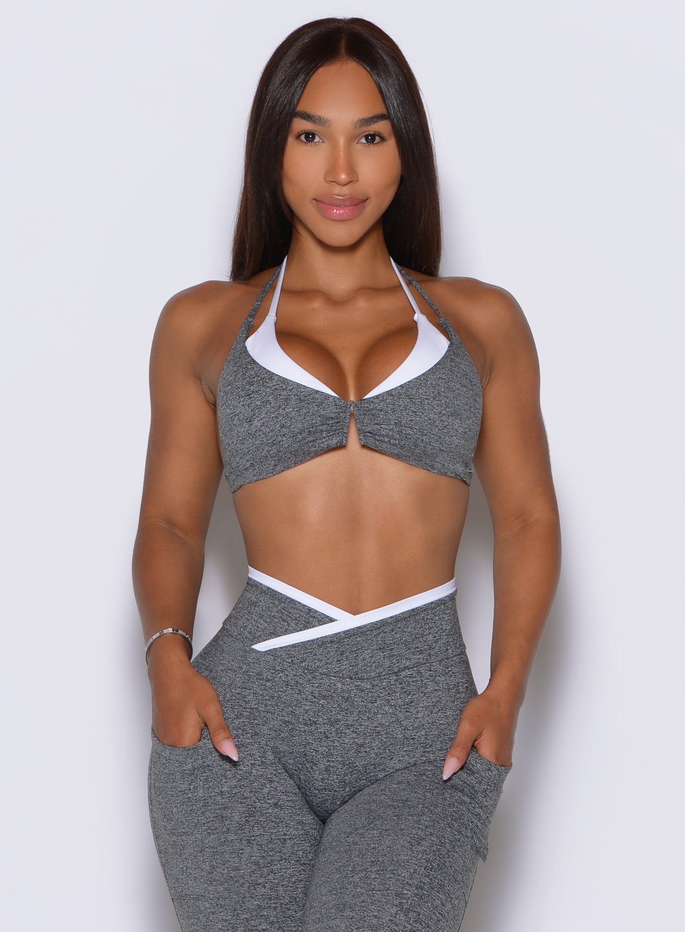 Covered V-wire shaping and adjustable straps deliver confident support in Heather Gray/Black