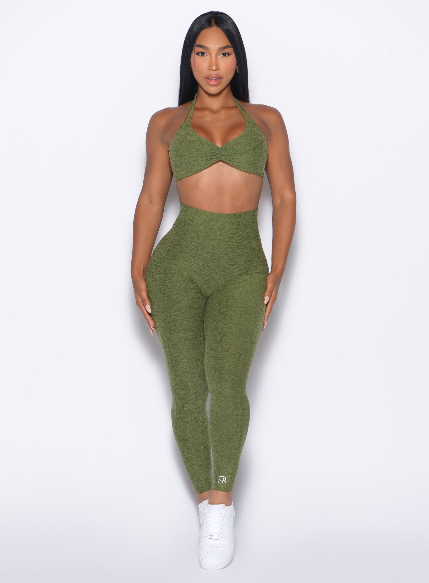High-waisted Curves 2.0 Leggings in Juniper; sculpting scrunch booty design for elite gym sessions.