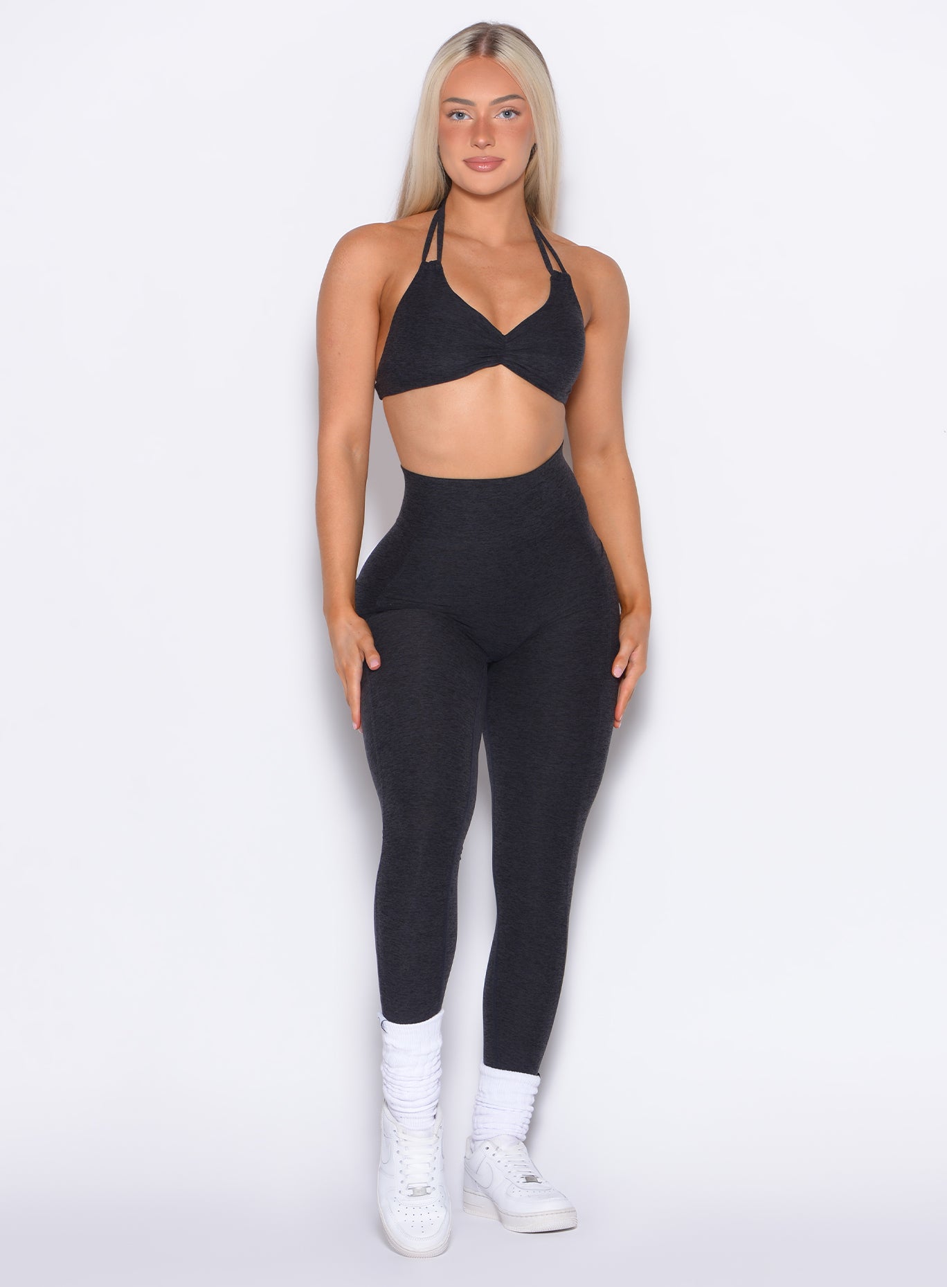High-waisted Curves 2.0 Leggings in Onyx featuring side pockets and a sculpting workout fit.
