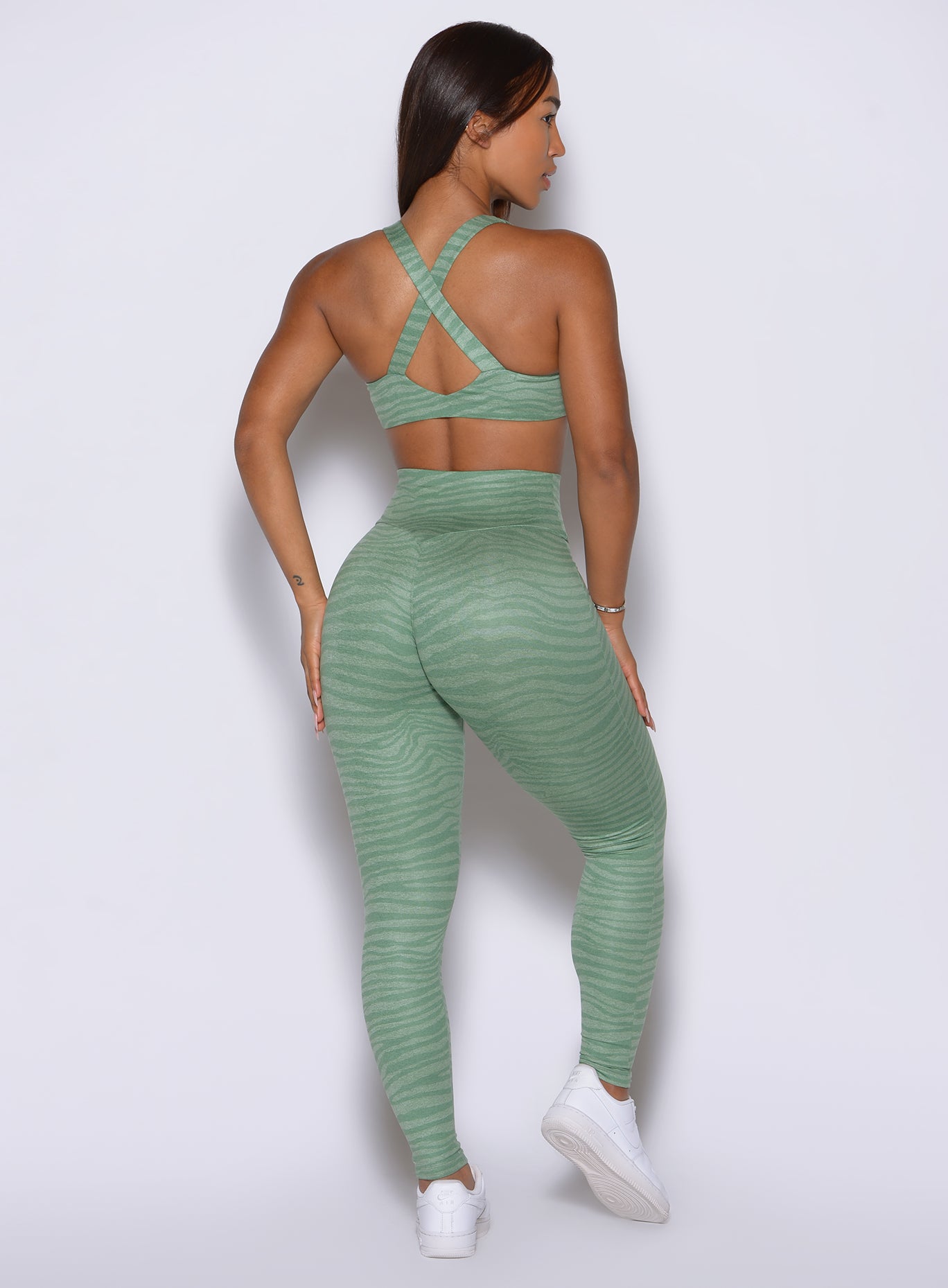 Signature sweetheart glute seam lifts and shapes Lift Movement Leggings in basil zebra print