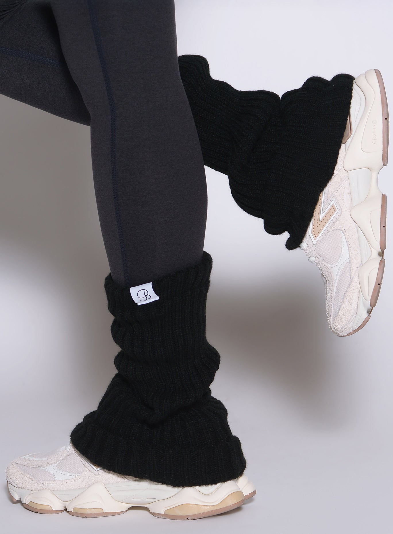 close up left side view of a model wearing the Luxe Leg warmers-short in black color