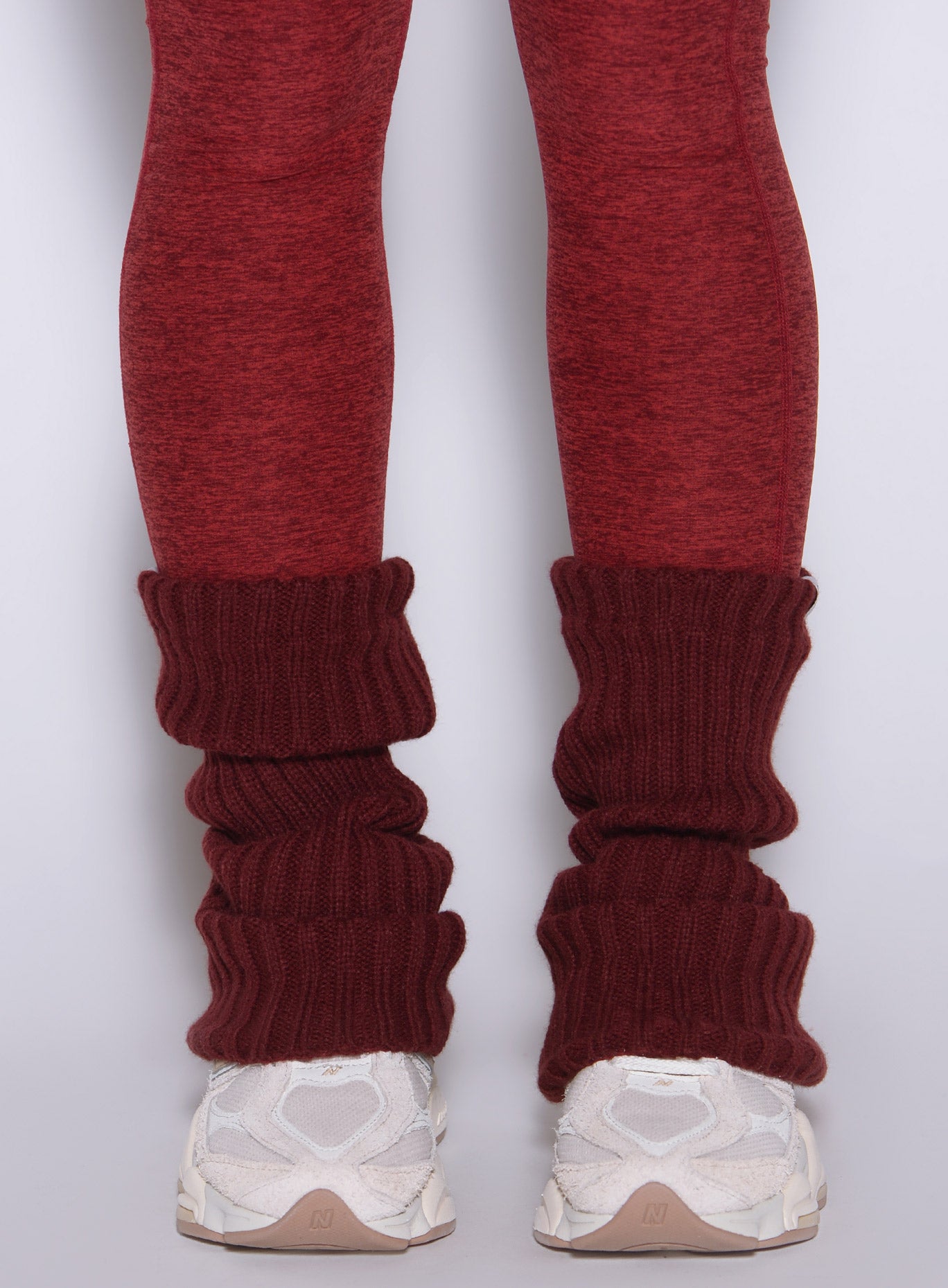 Rouge Luxe Leg Warmers Short in heavy rib knit; provides essential muscle warmth for leg day prep.