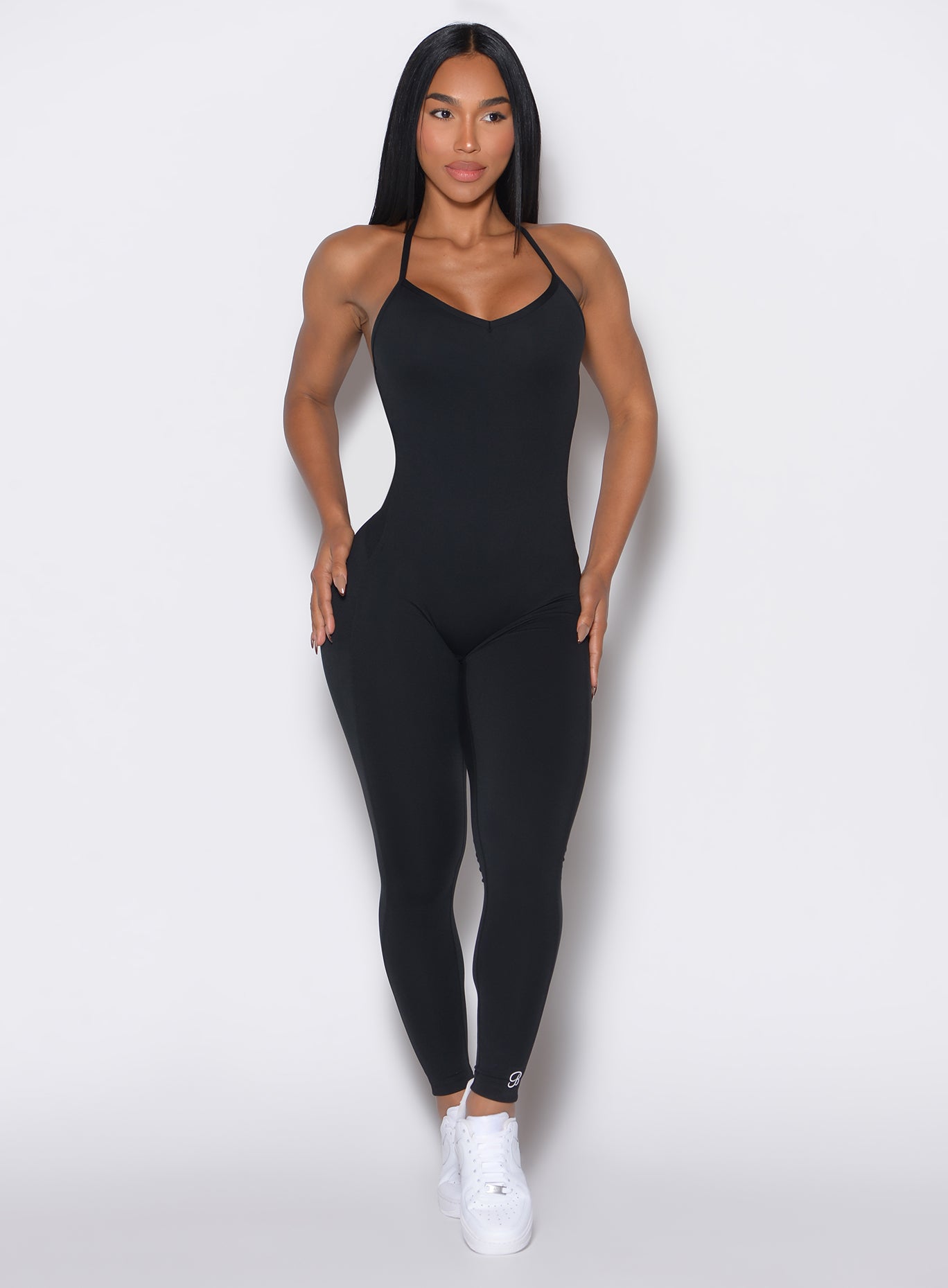 Black Sculpt Bodysuit featuring a front cleavage hold and adjustable straps for gym training.