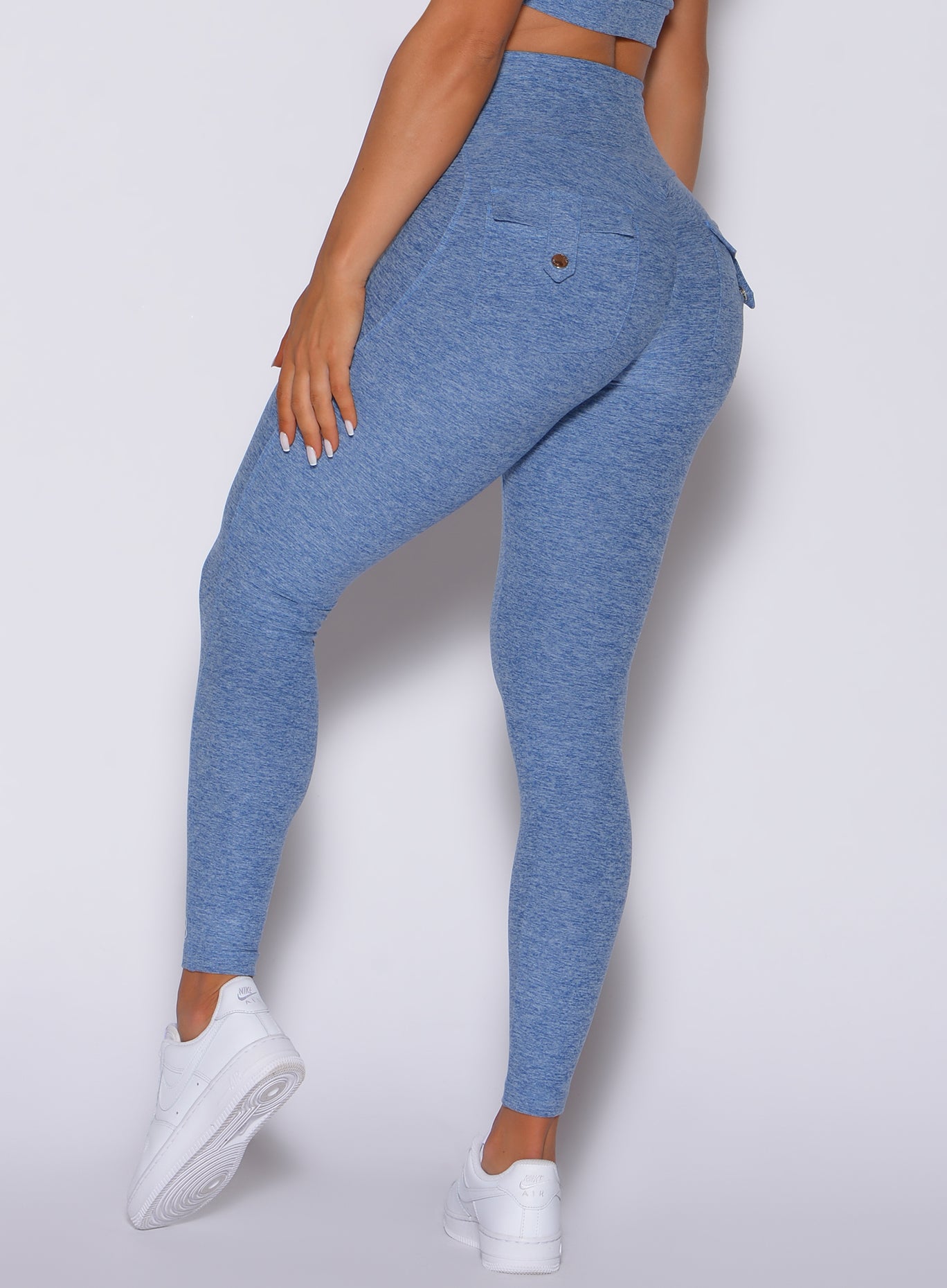 zoomed in back view of our pocket pop leggings in sky blue color