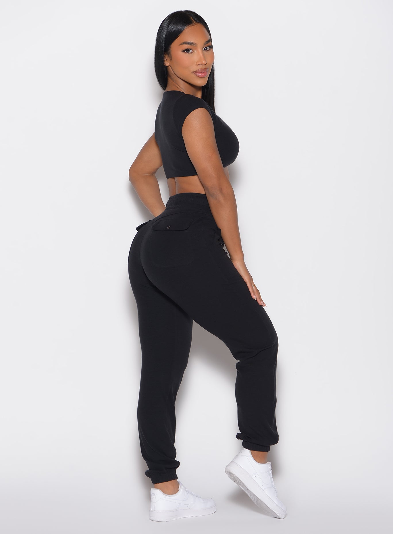 right side profile view of a model wearing the Snap Rib Joggers in black color