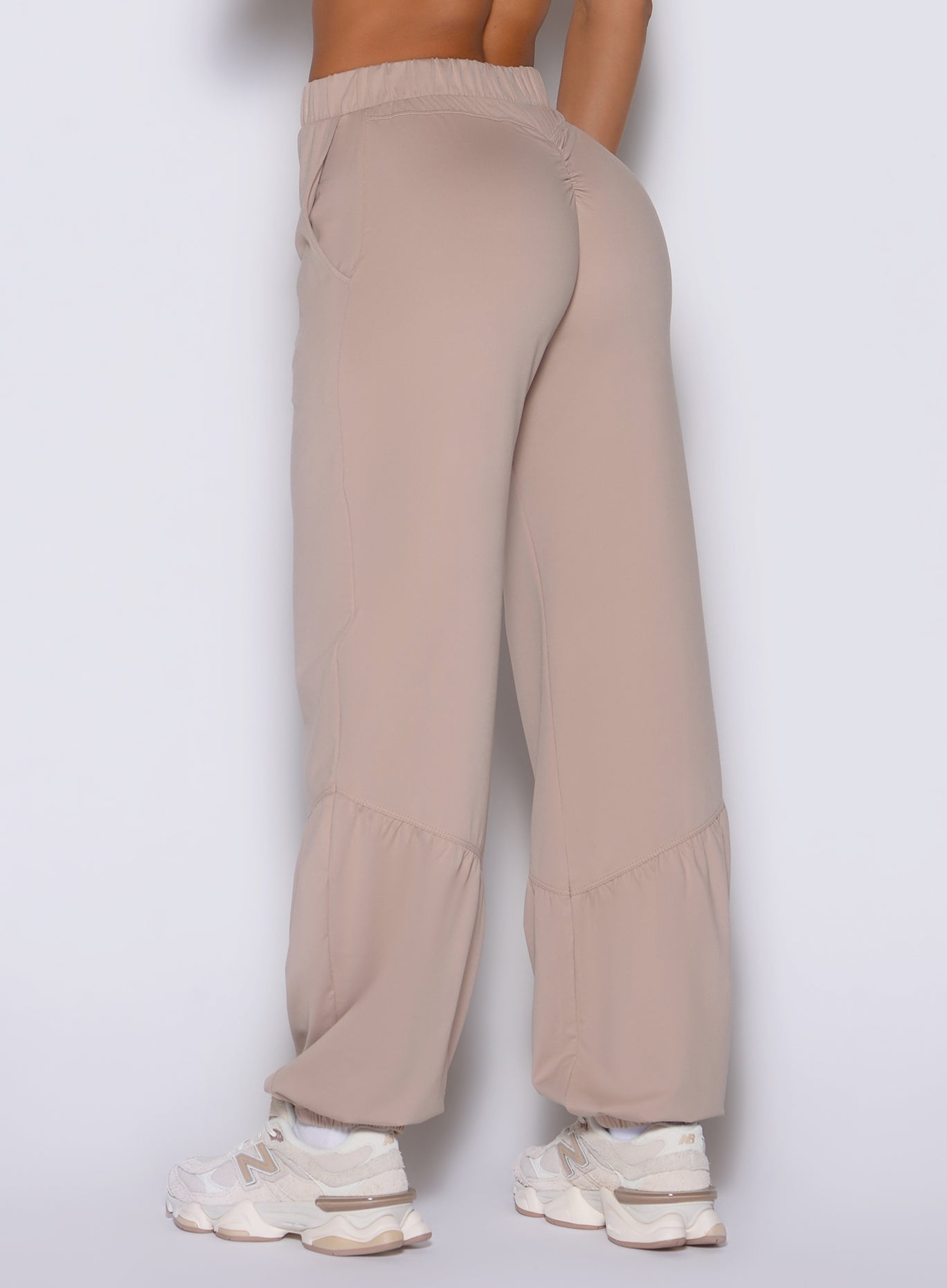 Camel Society Joggers with a flattering scrunch butt and tapered ankle, ideal for street-style.