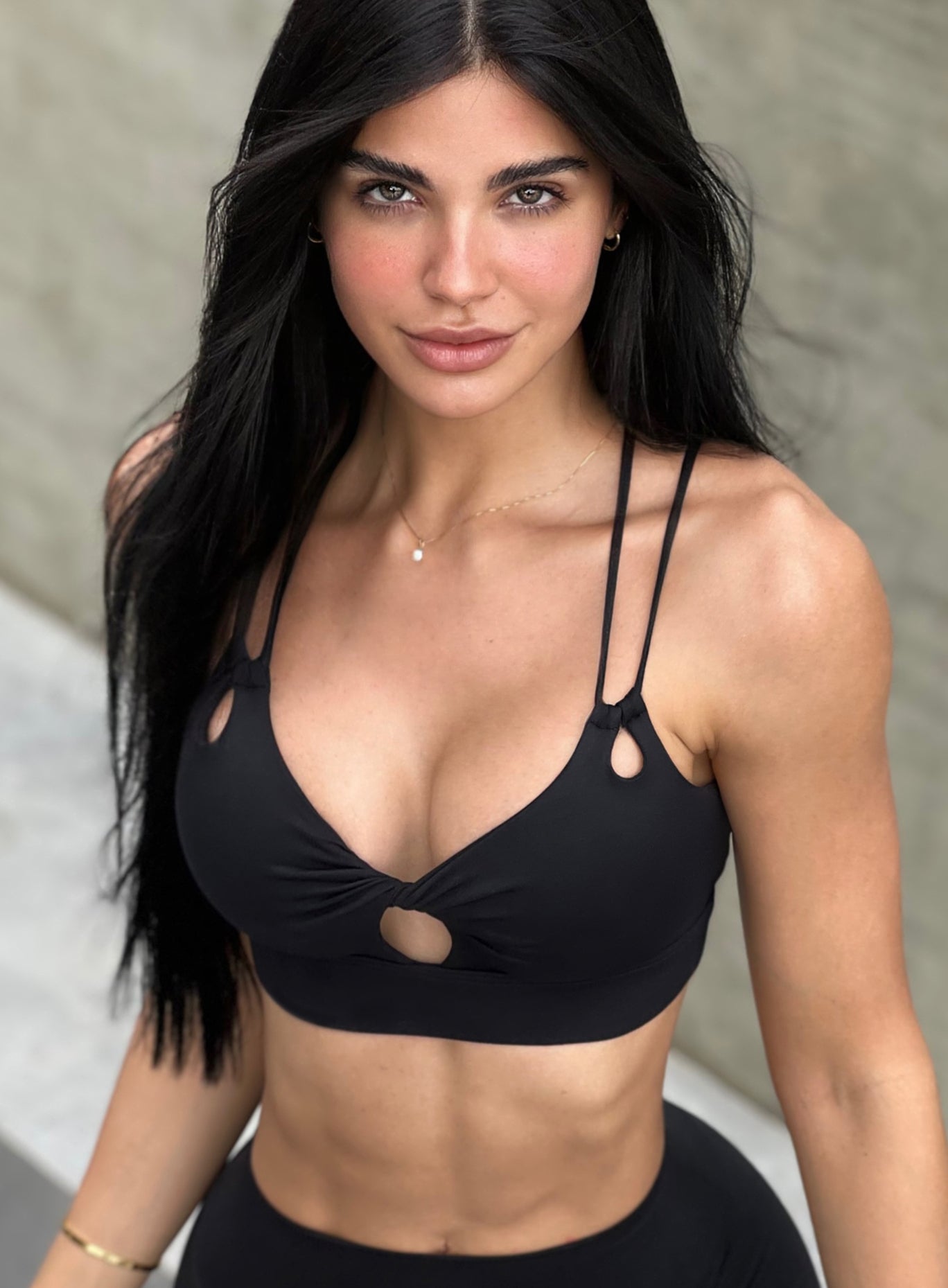 Twist Sports Bra | Black | Bombshell Sportswear