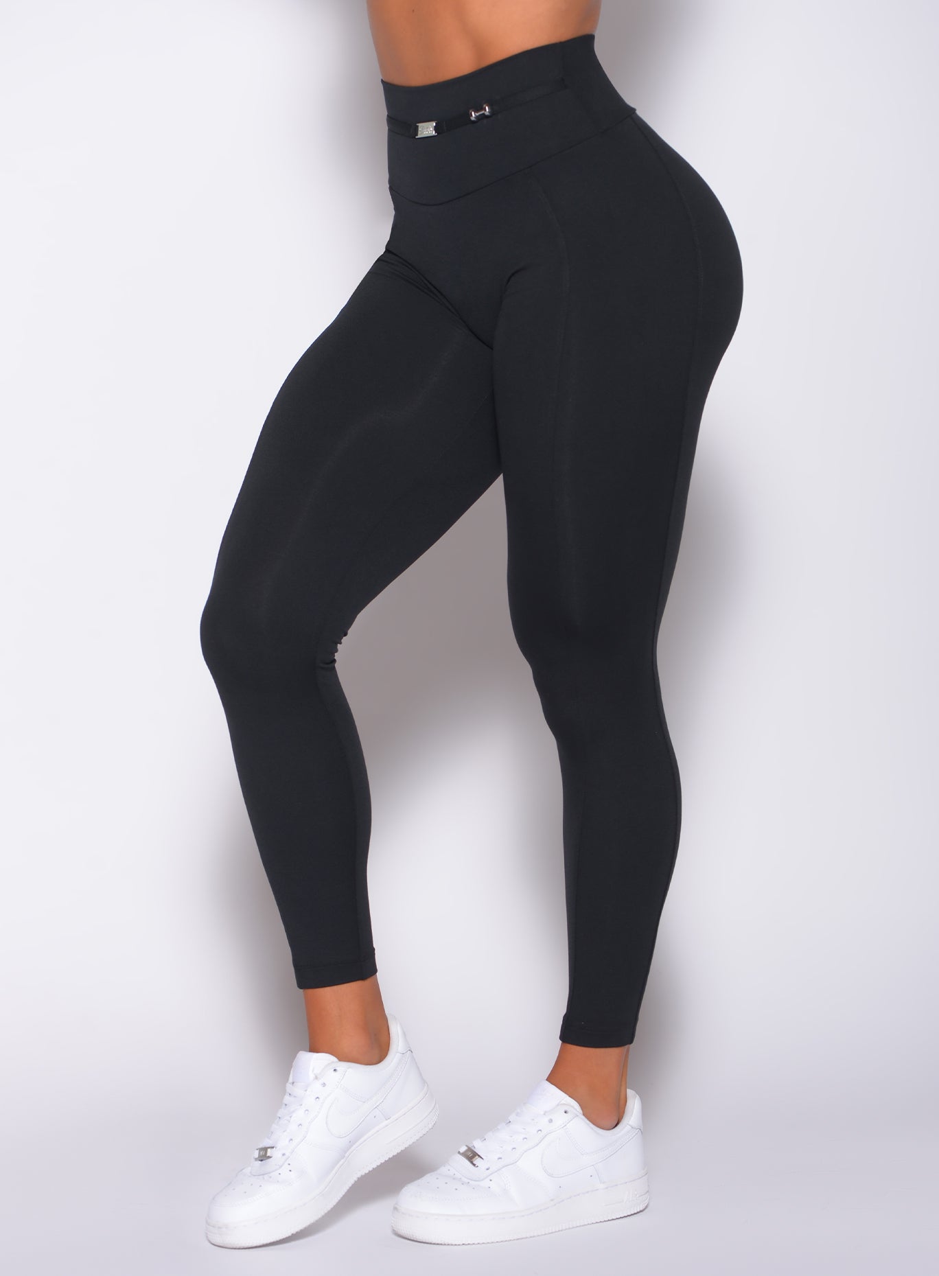 Zoomed in left side view of our black barbell leggings