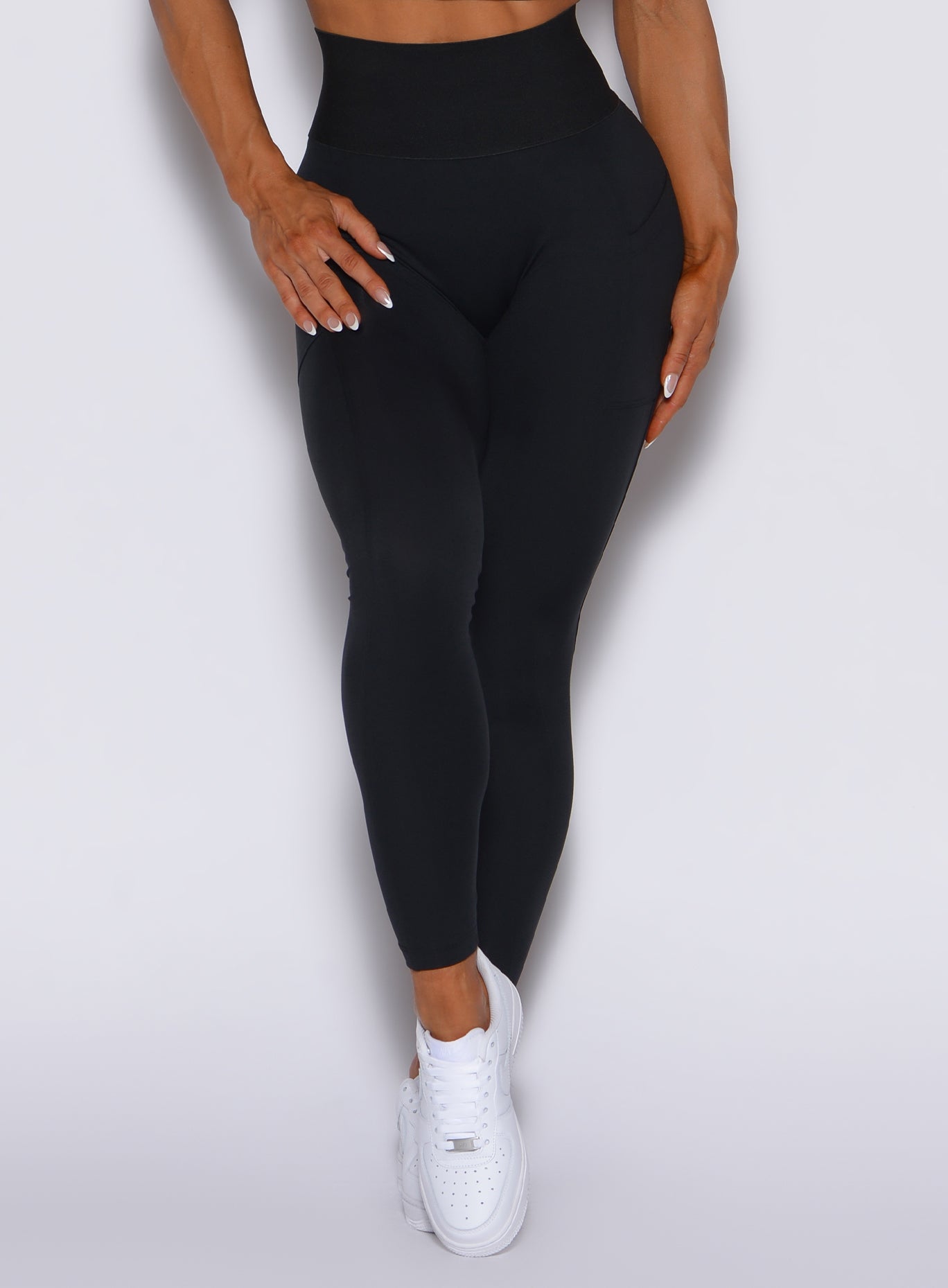 Zoomed in front view of our black cincher leggings 