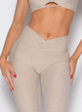 close up front profile view of a model wearing the Curvemax leggings in Taupe color