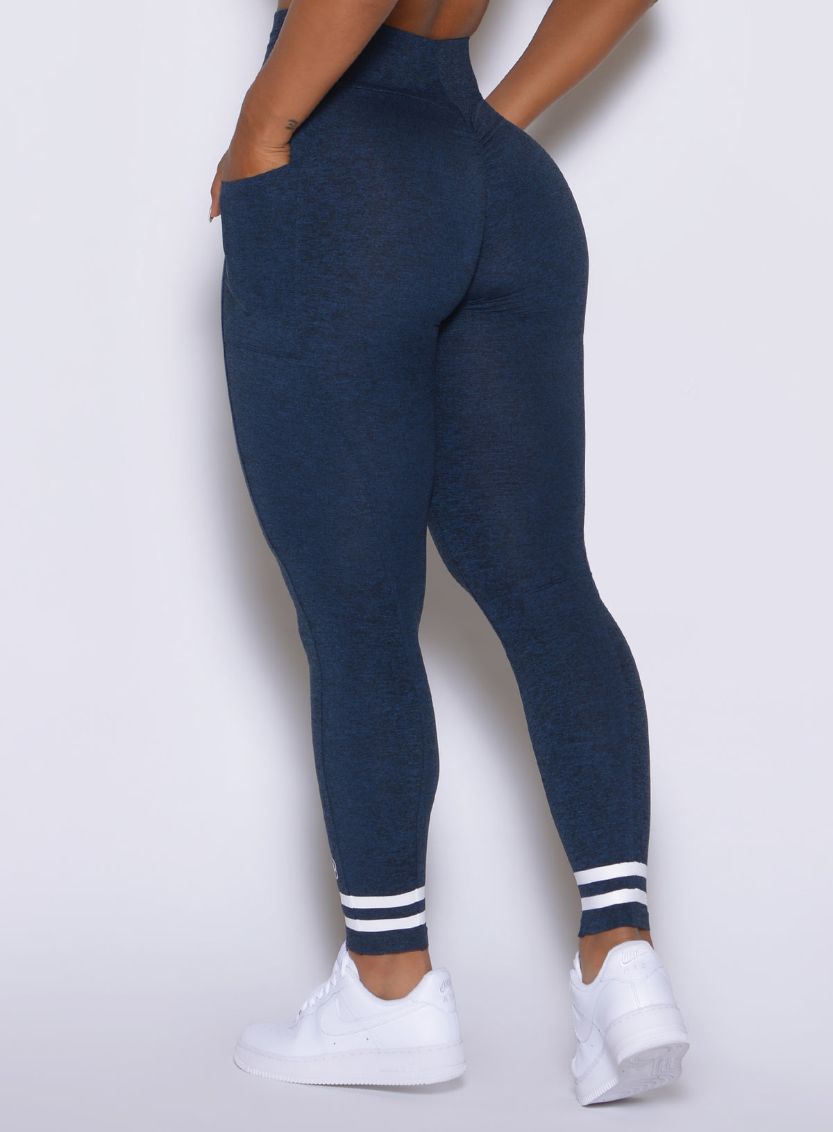 Curves Crew Leggings showcase a sculpted silhouette, glute-defining seam, and side storage.