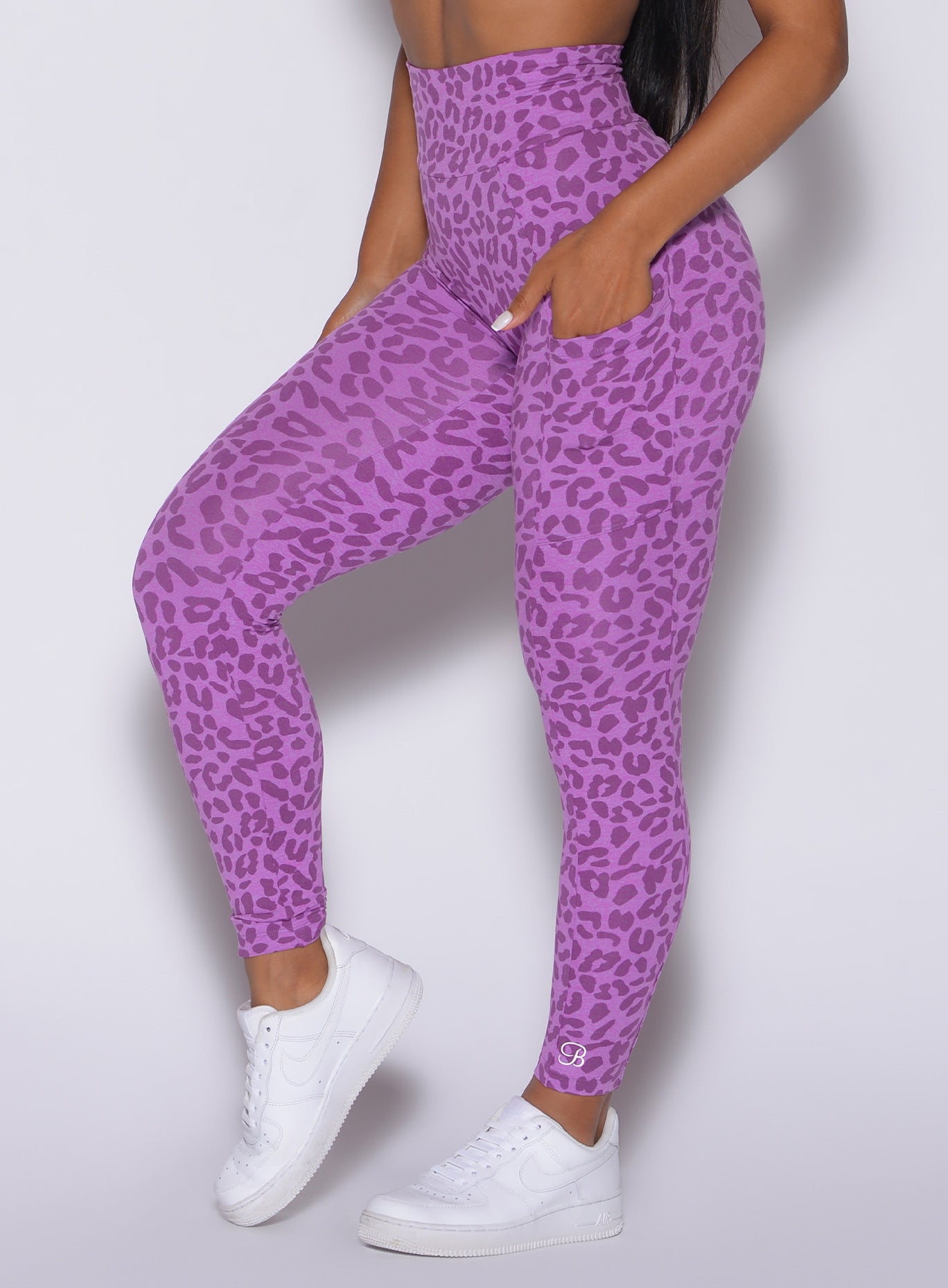 Zoomed in left side view of our curves leggings in purple cheetah color
