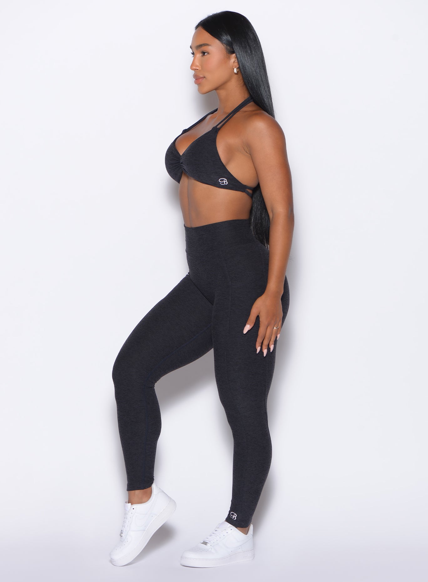 High-waisted Curves 2.0 Leggings in Onyx featuring a scrunch booty back for a sculpting gym fit.