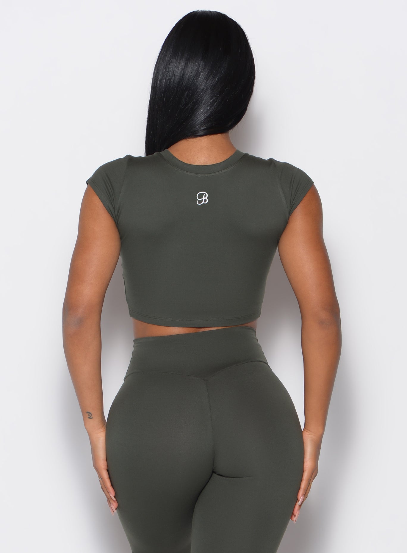 Deep Ivy Fit Fam Active Tee featuring capped sleeves and a round neck for a stylish gym look.