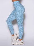 Close up detailed left side shot of the model wearing our Flexfit leggings in Leopard Glacial Blue.