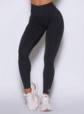 close up front view of a model wearing the Hardbody Leggings in Heathered Black color