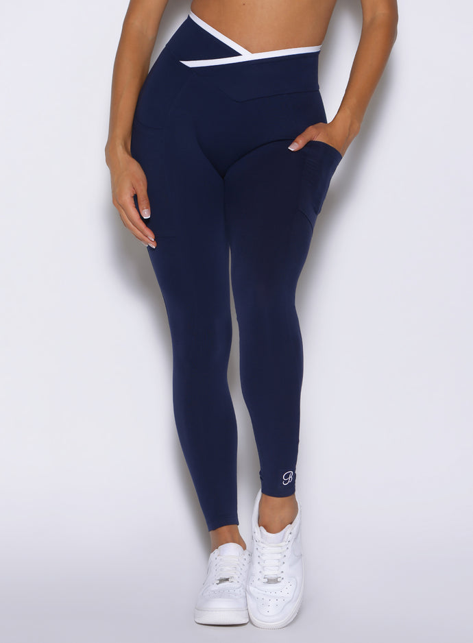 close up frontal view of a model wearing the Line Contour Leggings in navy color 