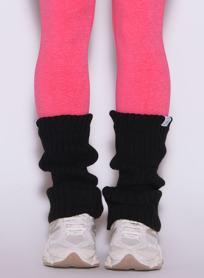 close up front view of a model wearing the Luxe Leg warmers-short in black color