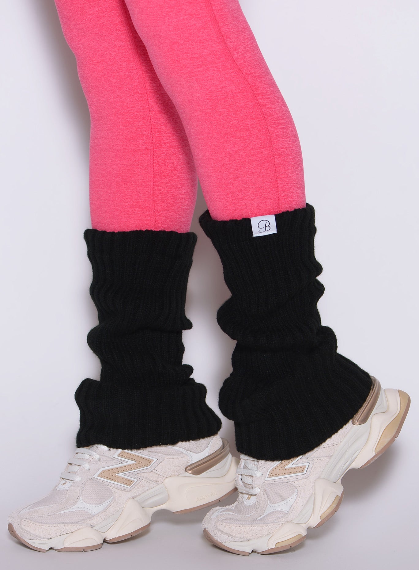 close up left side view of a model wearing the Luxe Leg warmers-short in black color