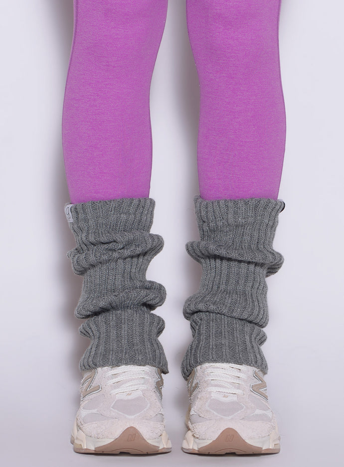 close up front view of a model wearing the Luxe Leg warmers-short in core gray color