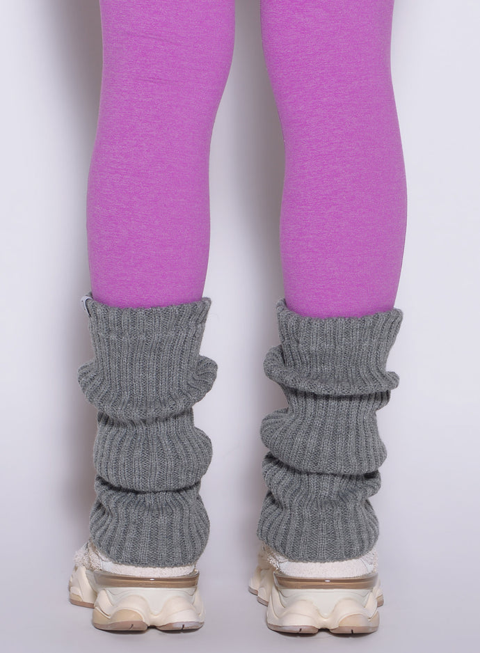 back side view of a model wearing the Luxe Leg warmers-short in core gray color