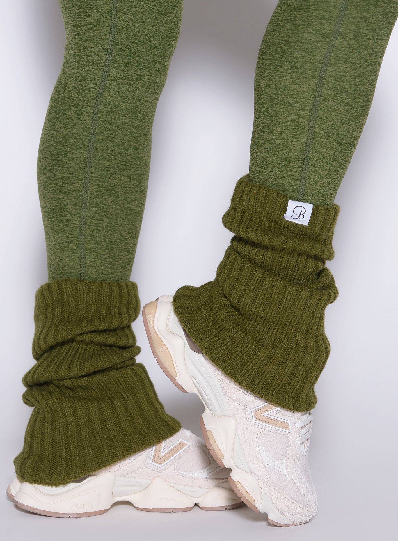 close up right side view of a model wearing the Luxe Leg warmers-short in Juniper color