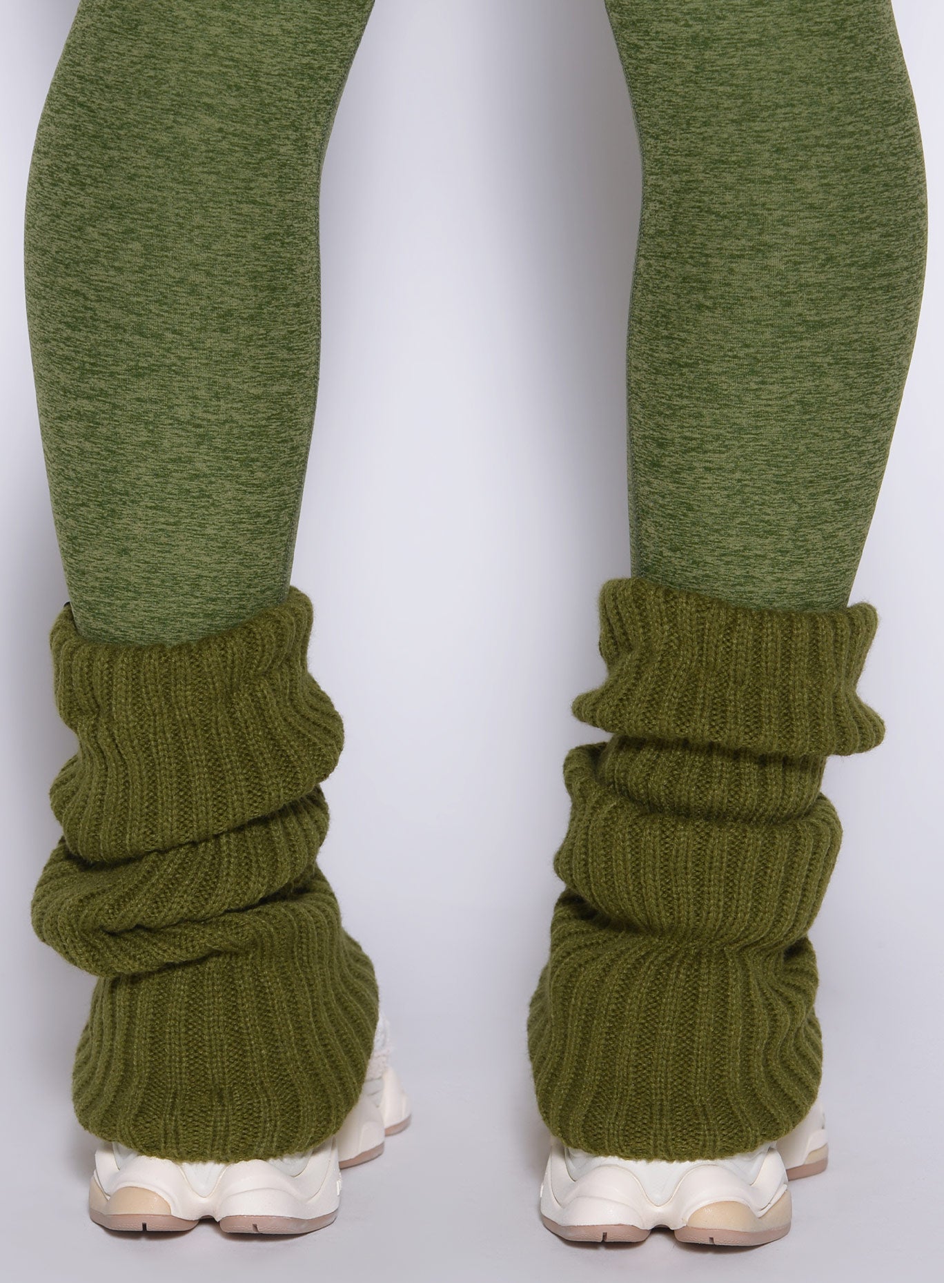 close up back side view of a model wearing the Luxe Leg warmers-short in Juniper color