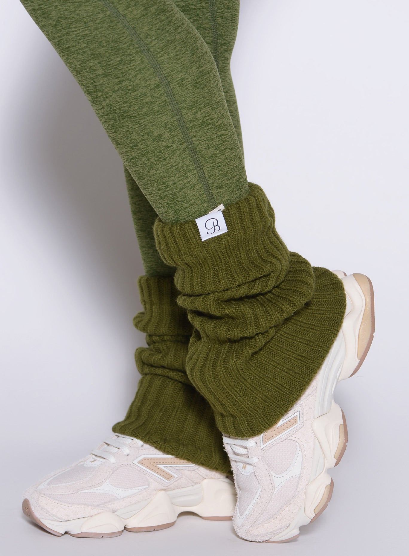 close up left side view of a model wearing the Luxe Leg warmers-short in Juniper color