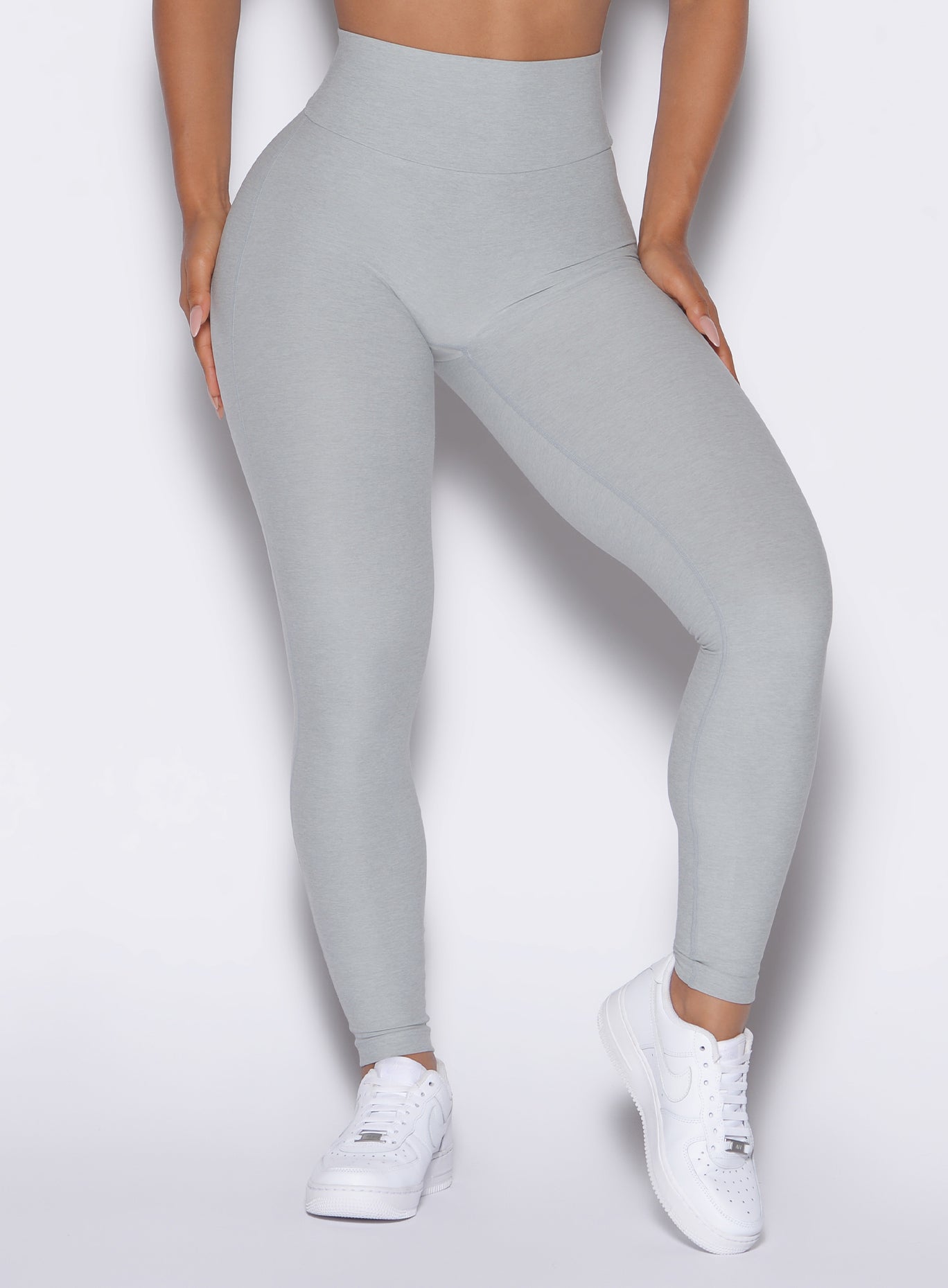 High-waisted Light Cloud Movement Leggings with seamless front and sweetheart booty seam.