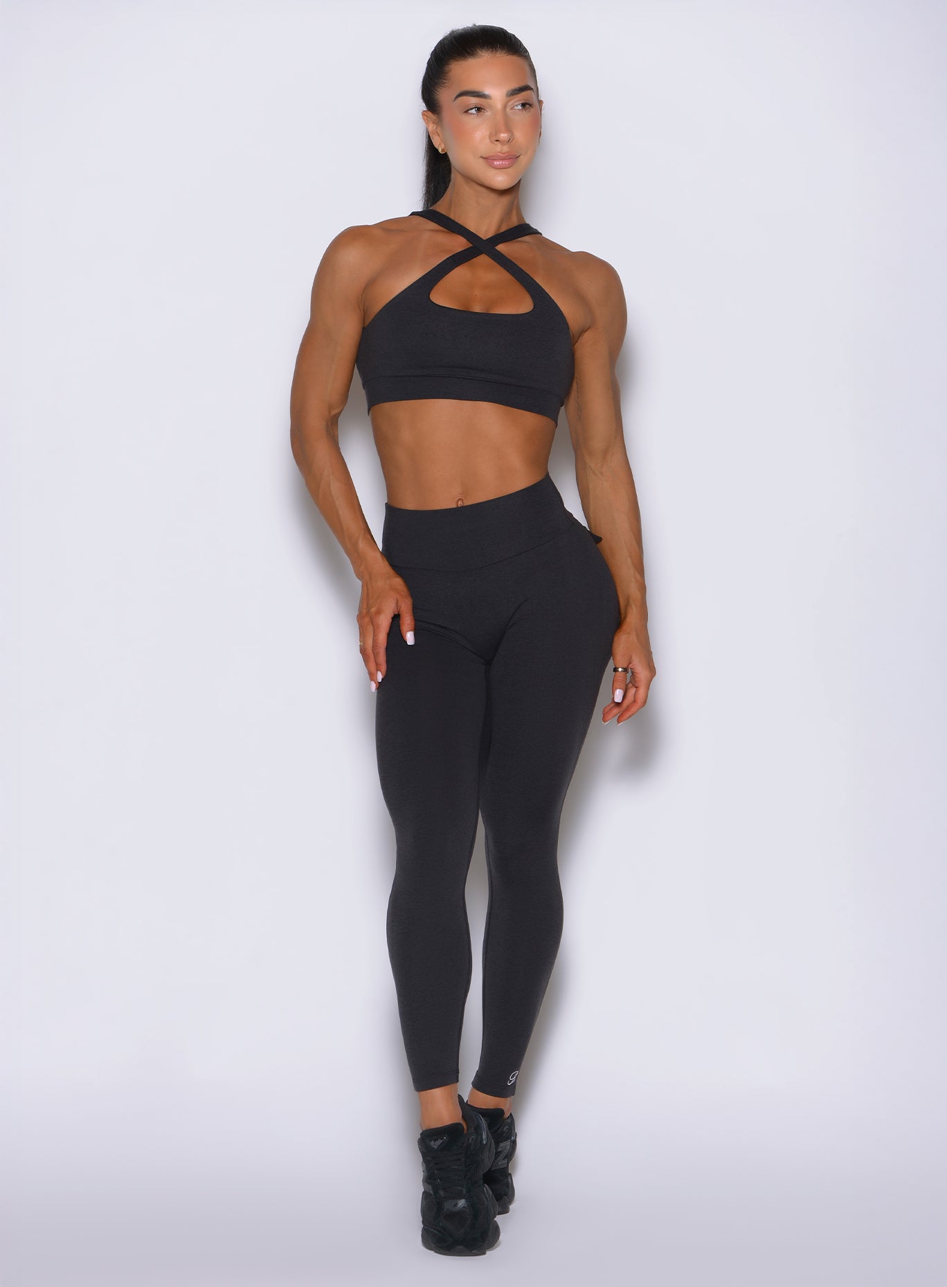 Seamless front of the obsidian black Pocket Pop Leggings 2.0, showcasing a smooth high-waisted rise