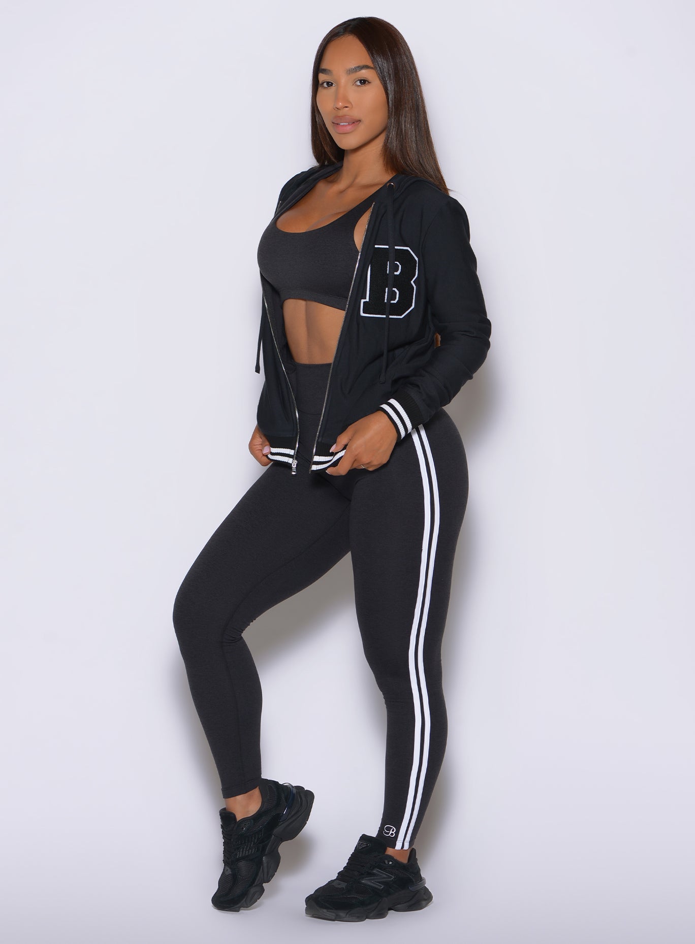 Sculpting stretch follows the natural curves for a streamlined look from the side