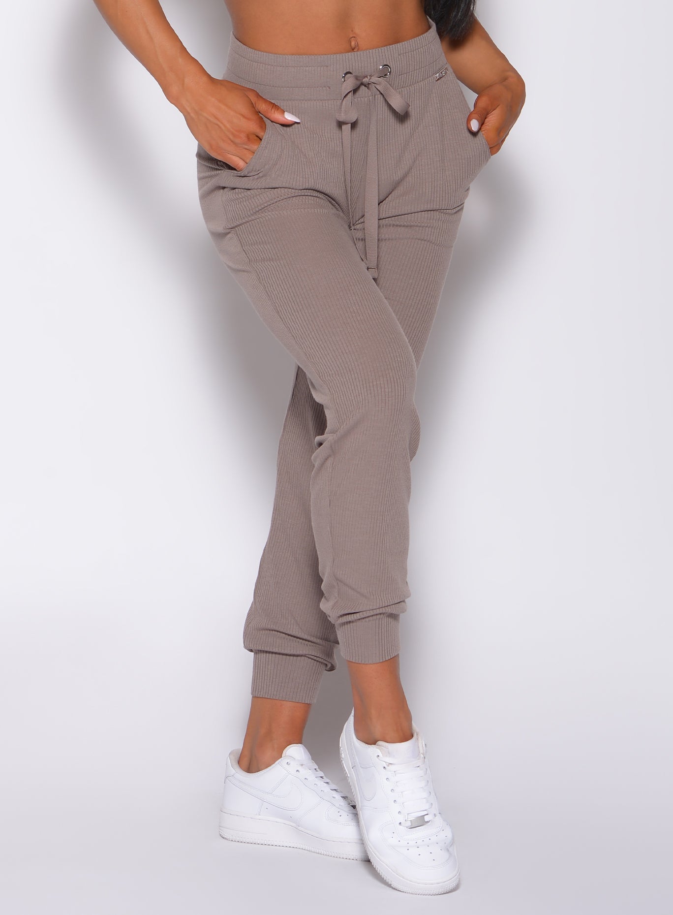 zoomed in front view of our comfort rib joggers in toffee color 