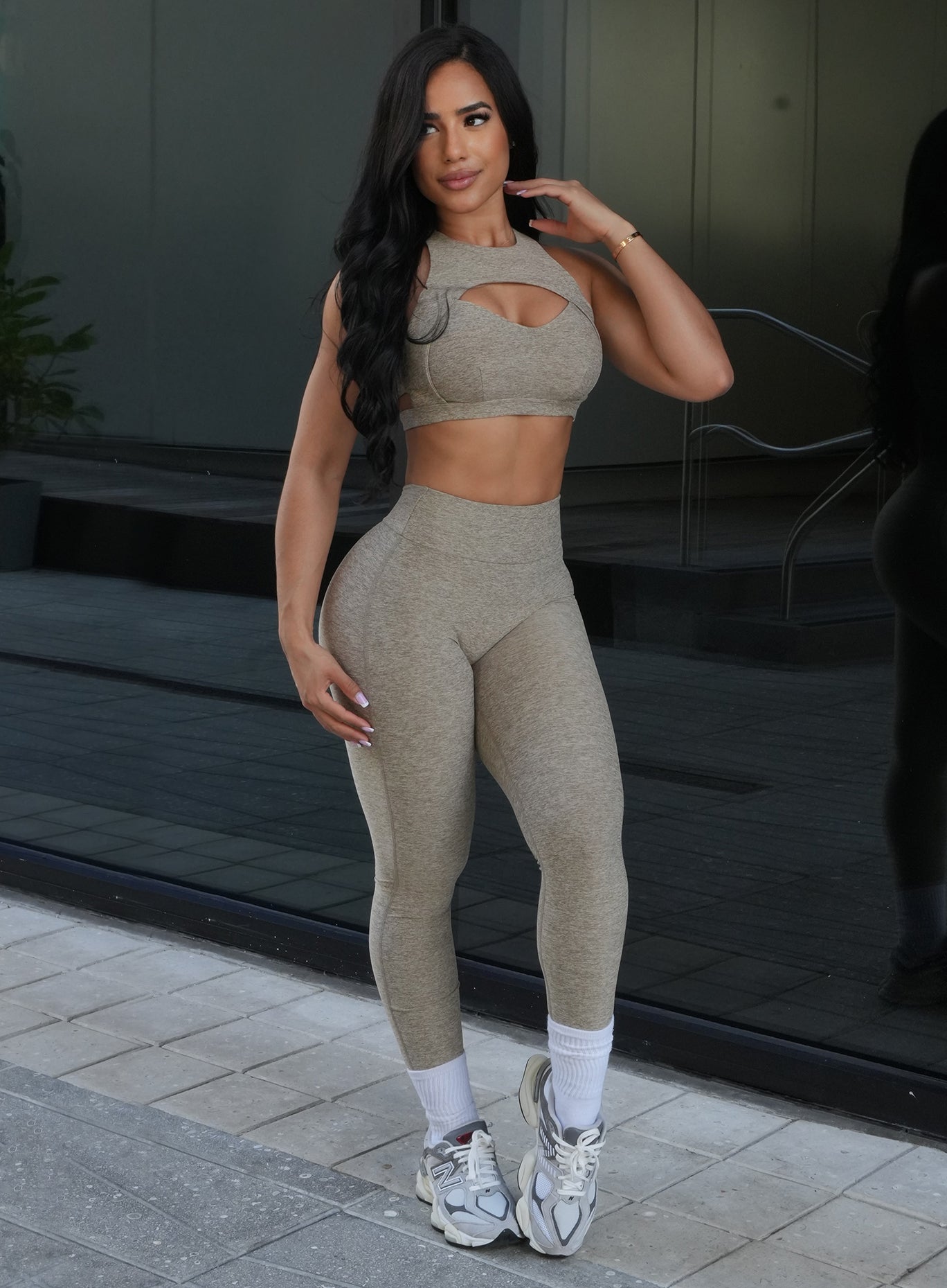 Toasted Sugar V Butt Lift Leggings; high-waisted, sculpting internal scrunch for outdoor fitness.