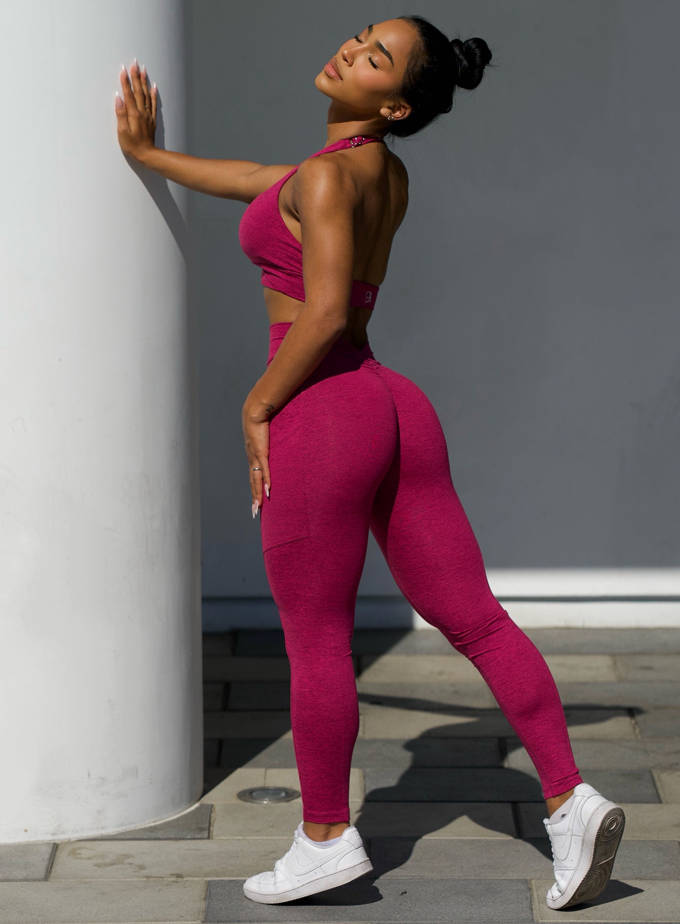 Side profile of fuchsia V Back Leggings with side pockets; a high-waisted fit for outdoor training.