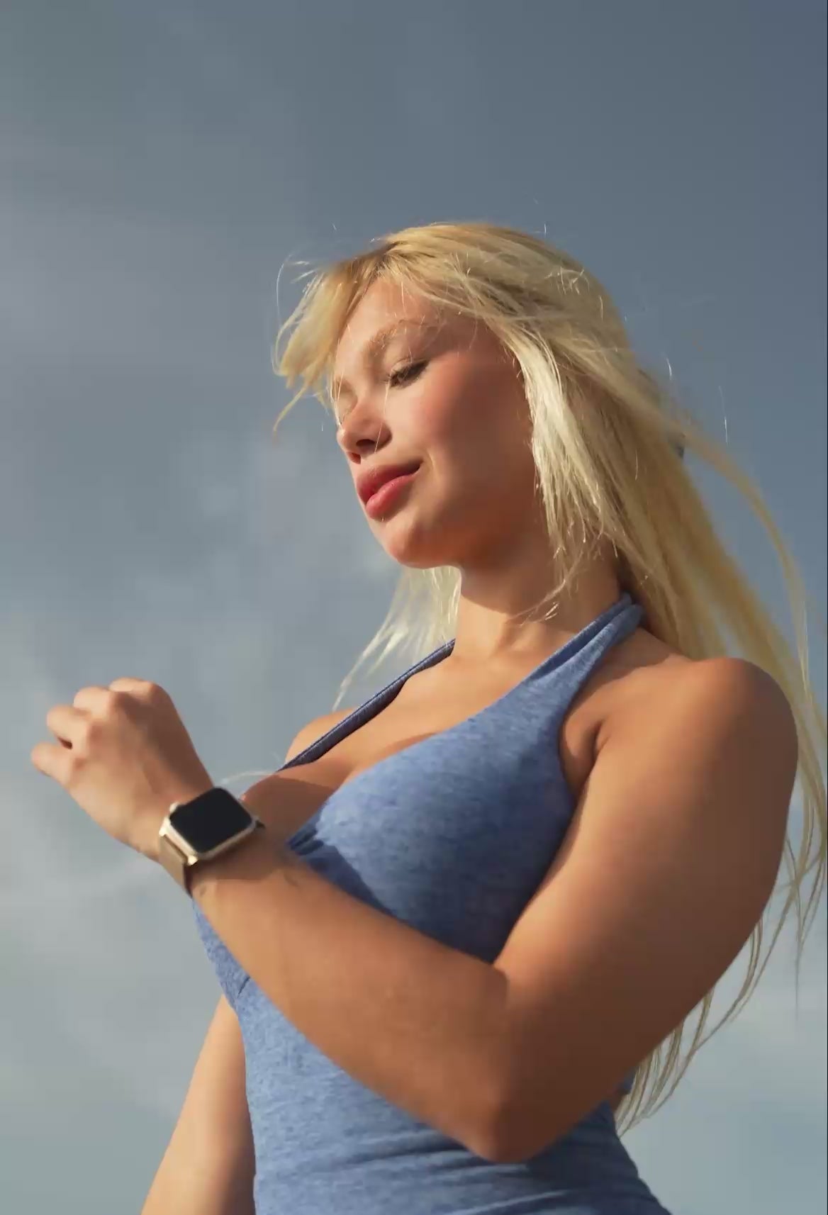 Compilation featuring different women wearing activewear sets in both in outdoor and indoor settings. Highlights pockets, high-waisted, and scrunch-butt features.