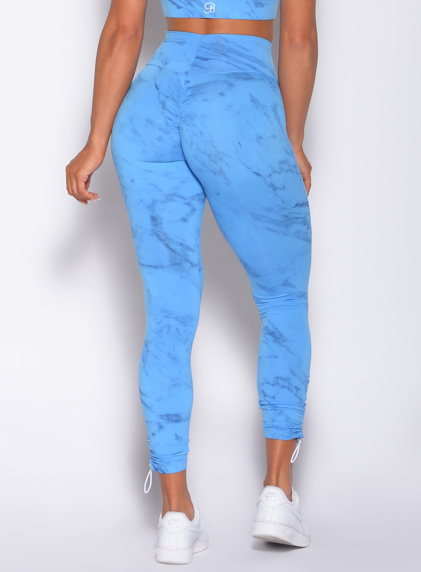 Zoomed in back view of our adjustable leggings in marble blue color 