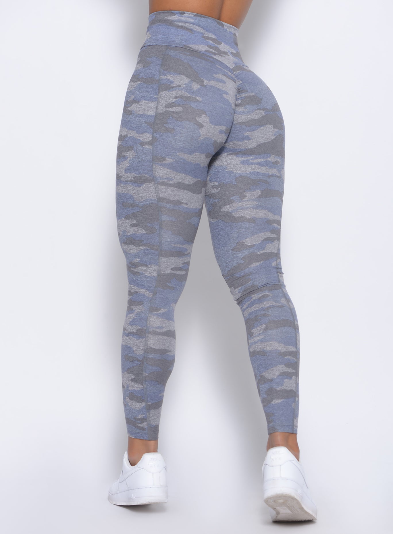 Zoomed in back view of our brazilian contour leggings in silver camo color 
