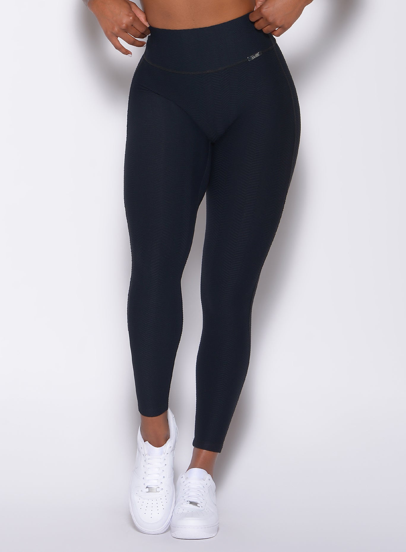Front view of our chevron leggings in jet black color
