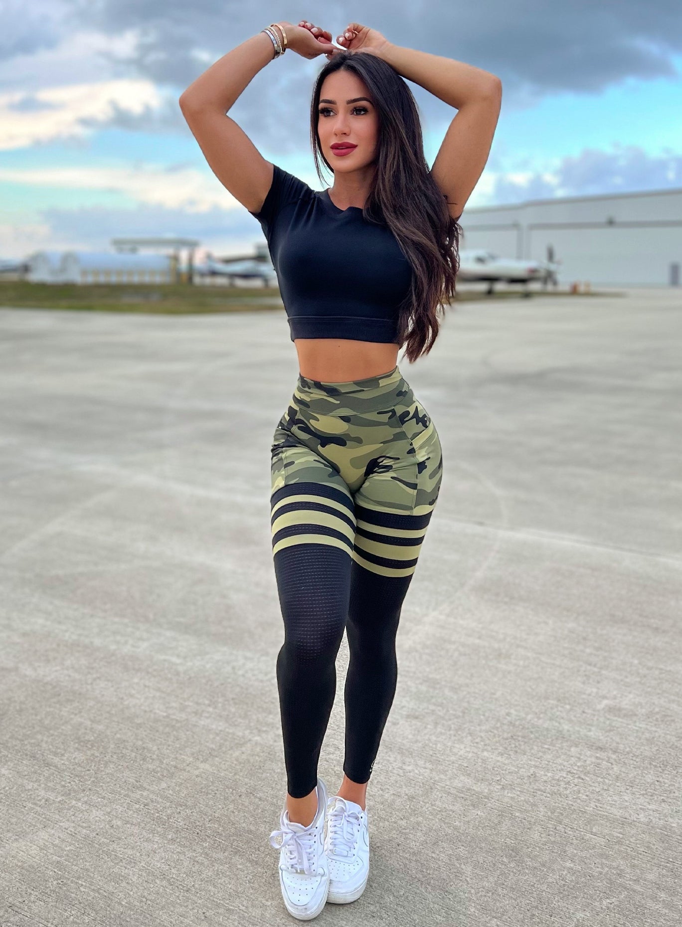 Green camo Scrunch Thigh-Highs with mesh panels and side pockets for a sculpted gym look.
