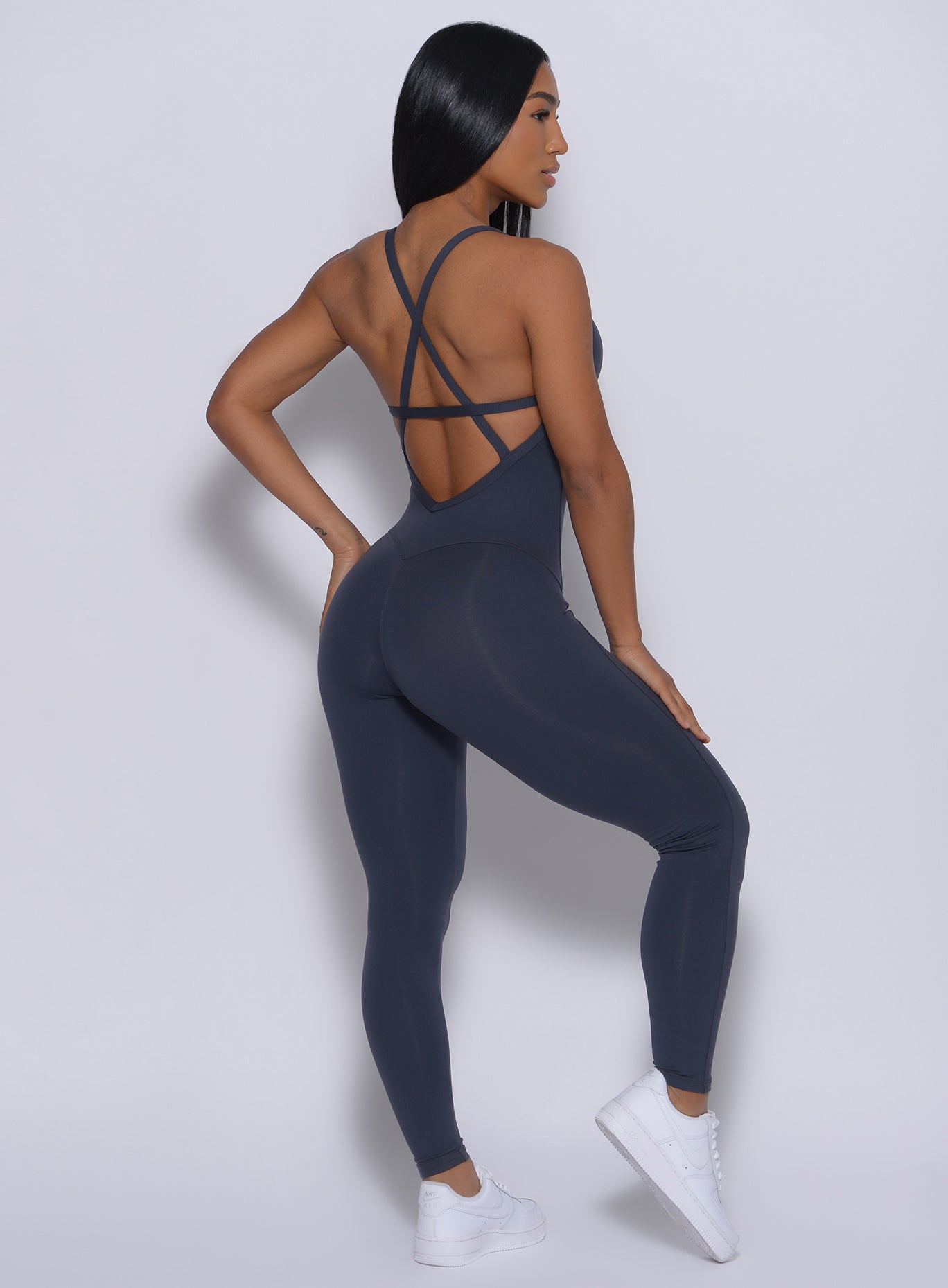 Right side  profile picture of a model in our sculpted bodysuit in summit gray color