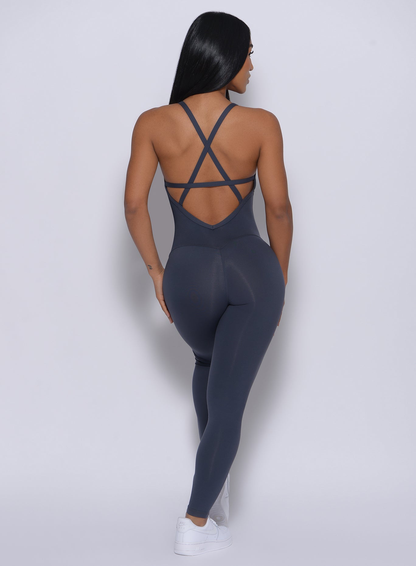 Back profile picture of a model in our sculpted bodysuit in summit gray color
